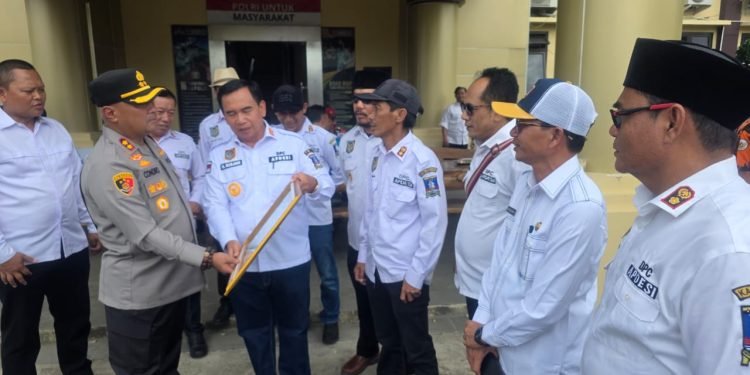 Kapolres Serang Raih Penghargaan dari Apdesi: Kepemimpinan Humanis Jadi Inspirasi