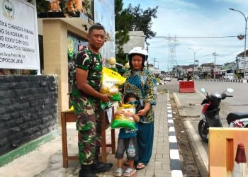 Ketahanan Pangan Terjaga: Danramil Cipocok Jaya Pimpin Distribusi Beras SPHP untuk Masyarakat