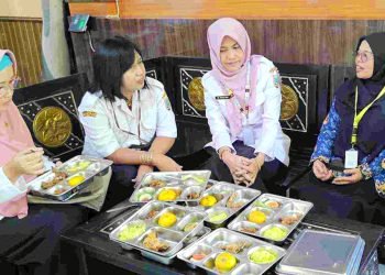 Ironi Makan Gratis: Nasi Tak Layak Konsumsi Hantui Program Pemerintah!