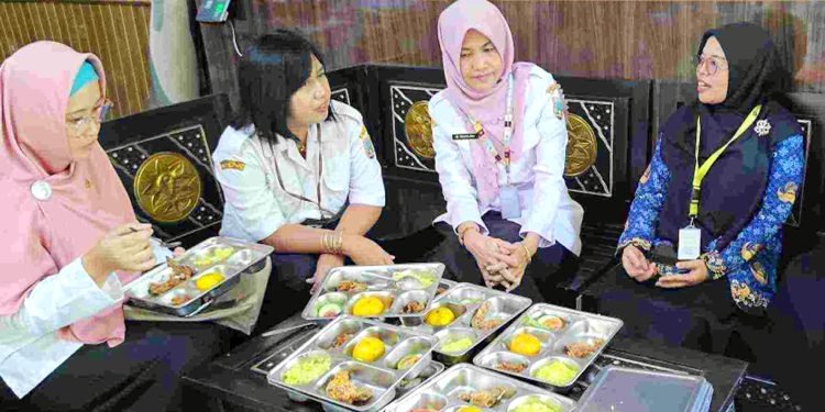 Ironi Makan Gratis: Nasi Tak Layak Konsumsi Hantui Program Pemerintah!