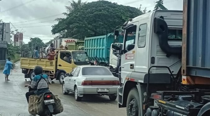 Truk Tambang Mengalah: Jam Operasional Dibatasi demi Kenyamanan Warga Cilegon