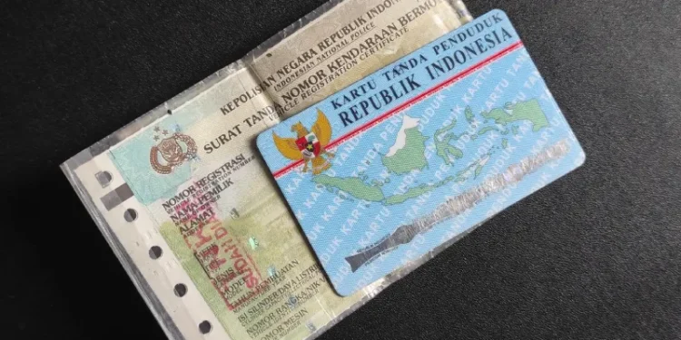 STNK Mati Gara-Gara KTP? Jangan Panik! Balik Nama Kendaraan Solusinya!
