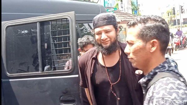 Ammar Zoni: Dari Layar Kaca ke Balik Jeruji, Lagi?