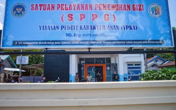 Makan Bergizi Gratis: Misi Mulia atau Ladang Bisnis? Guru Besar UGM Bongkar Borok Program!