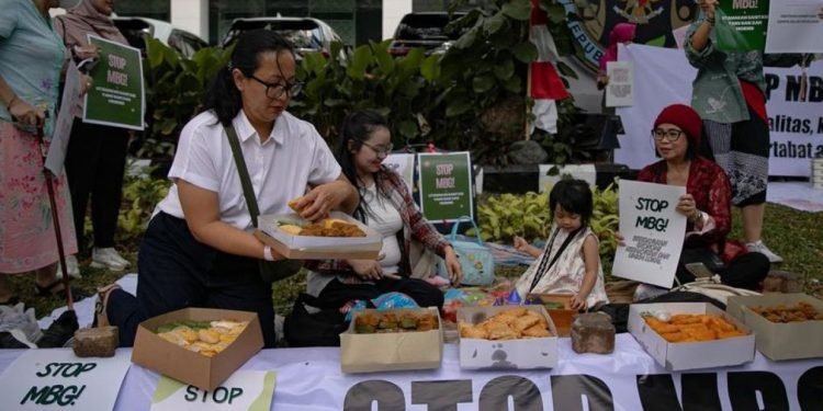 MBG Terancam: Gelombang Protes Ibu-Ibu Desak Penghentian Program Makan Bergizi Gratis