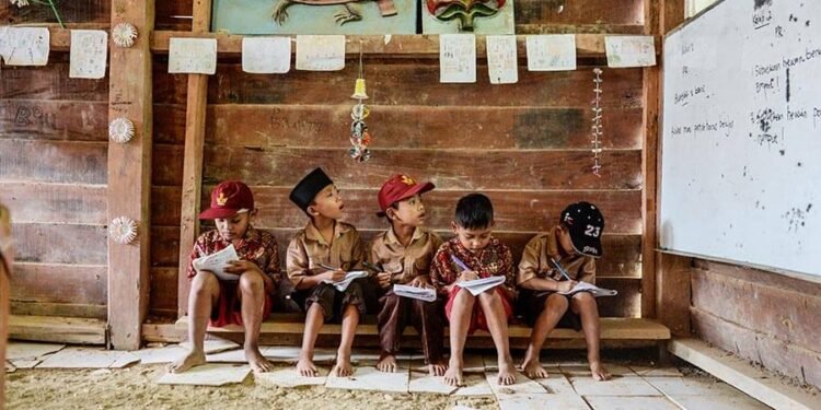 Sekolah Terpencil di Pandeglang: Harapan yang Bertahan di Tengah Keterbatasan