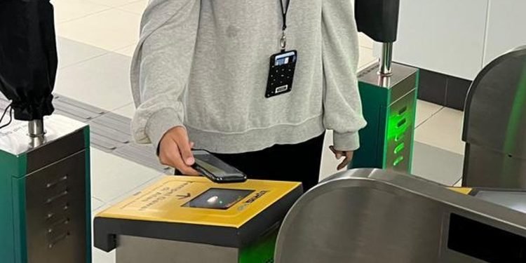 Naik KRL Kini Bisa Pakai QRIS Tap! Lebih Cepat, Mudah, Ini Caranya!