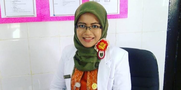 Senyum dari Pesisir Serang: Kisah Inspiratif drg. Erlitha, Pahlawan Kesehatan Tanpa Batas