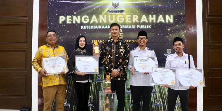 Perumda Tirta Al-Bantani Raih Anugerah Badan Publik Informatif KIP 2025