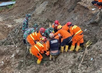 Unit K9 Polda Jateng Berhasil Temukan Titik Korban Bencana di Pandanarum