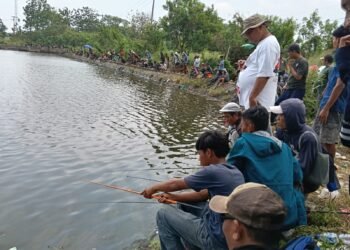 Kapolres Serang Tebar Ribuan Ikan di Danau Puspemkab, Pemancing Antusias dan Ekonomi Warga Terbantu