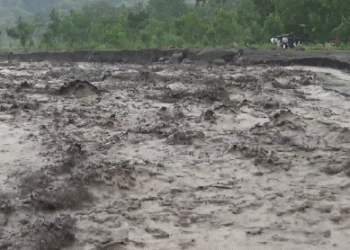 Banjir Lahar Semeru Melaju hingga 13 Km, Aliran Capai Gladak Perak: Warga Diminta Waspada