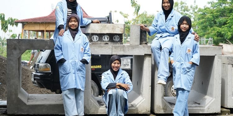 Mahasiswa Unigoro Ciptakan Beton dari Limbah Plastik, Lolos PIMNAS 2025!