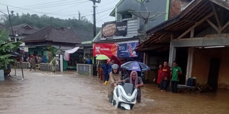 Curah Hujan Tinggi Lumpuhkan Sembilan Kecamatan di Sukabumi