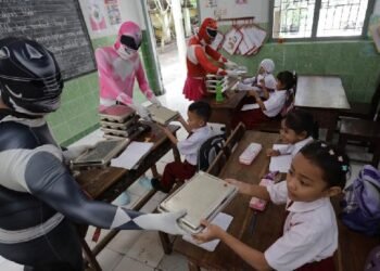 Usulan Kostum Power Rangers untuk Sopir MBG Tuai Kritik DPR