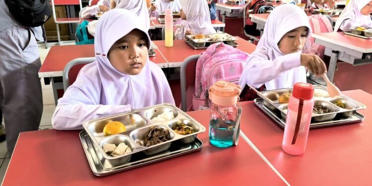 Kritik Guru Menguat, Program Makan Bergizi Gratis Disebut Pangkas Jam Pelajaran