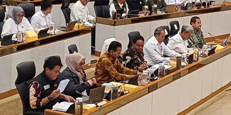 Kritik Menguat di Senayan, Menteri Kehutanan Dituntut Bertanggung Jawab atas Kerusakan Hutan