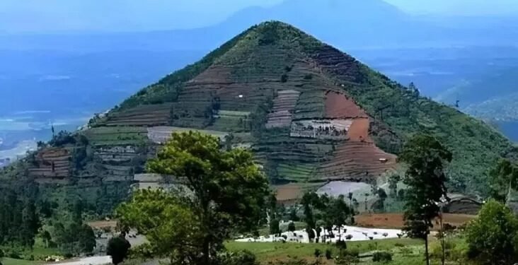 Lebih Tua dari Piramida Mesir? Ini Fakta Mengejutkan Usia Gunung Padang