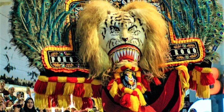 Indonesia Resmi Terima Sertifikat UNESCO untuk Kebaya, Kolintang, dan Reog Ponorogo