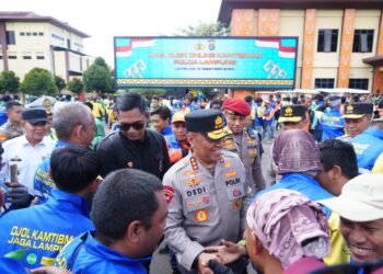 Gerak Cepat Polri: Wakapolri Pimpin Pengiriman Logistik untuk Korban Bencana di Sumatera