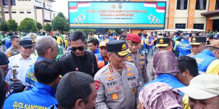 Gerak Cepat Polri: Wakapolri Pimpin Pengiriman Logistik untuk Korban Bencana di Sumatera
