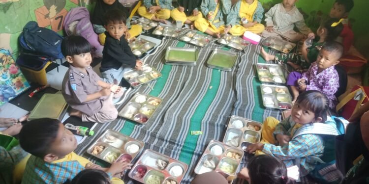 Ribuan Porsi MBG Disalurkan Polres Serang untuk Pelajar di Ciruas dan Lebakwangi