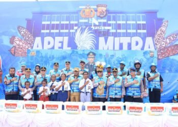 Wakapolri Hadir di Papua, Dukung UMKM dan Bagikan Perlengkapan Sekolah