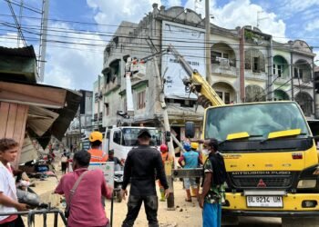 Brimob Dampingi PLN Pulihkan Listrik di Aceh Tamiang Pascabanjir