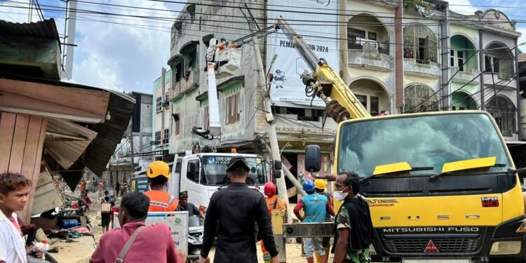 Brimob Dampingi PLN Pulihkan Listrik di Aceh Tamiang Pascabanjir