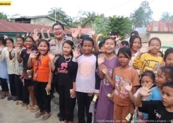 Anak-Anak Korban Banjir Kembali Ceria Bersama Srikandi Polwan Polres Langkat
