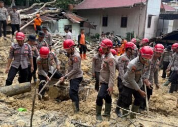 100 Personel Polri Dikerahkan Evakuasi Longsor Sibolga, Situasi Aman dan Terkendali