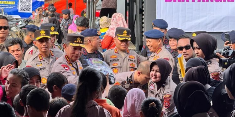 Listyo Sigit Prabowo Hadir di Aceh Tamiang, Salurkan Bantuan untuk Korban Bencana