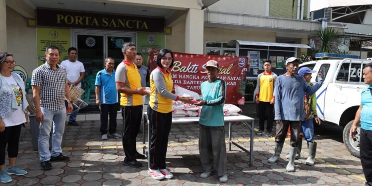 Sambut Natal 2025, Polda Banten Turun Langsung Gelar Bakti Sosial dan Donor Darah di Serang