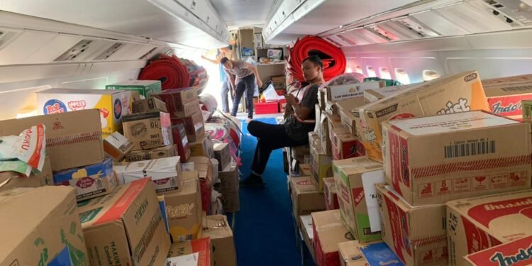 Sinergi Polri dan Posko Regional Salurkan Logistik Penting bagi Korban Bencana Aceh