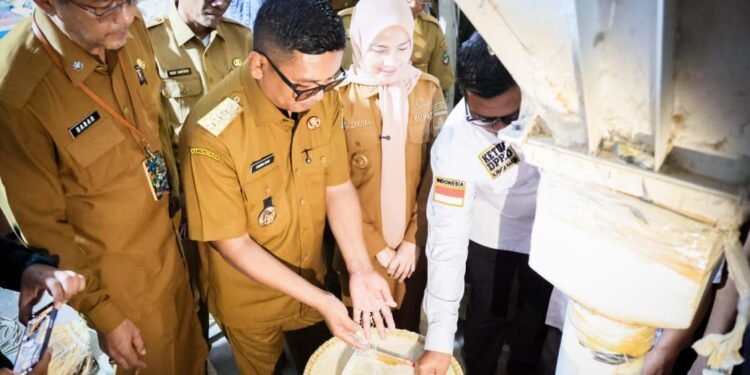 Tinjau Penggilingan di Serang, Pemprov Banten Jamin Pasokan Beras Aman