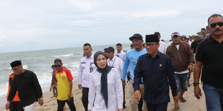 Bupati Serang Dampingi Mendes PDT Pastikan Keamanan Pantai Anyer–Cinangka Jelang Tahun Baru 2026