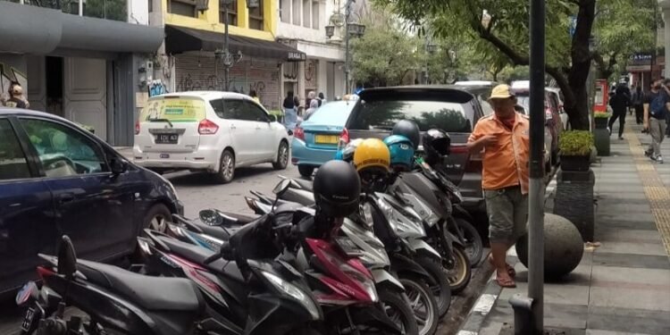 Viral Parkir Rp 15.000 di Braga, Gubernur Jabar Minta Penegakan Hukum