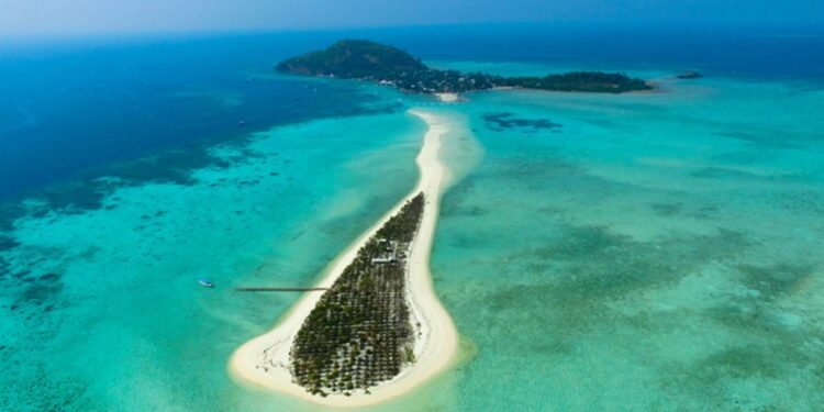 Pulau Bawean: Antara Pesona Alam dan Realita Keterasingan
