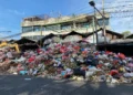 Gunungan Sampah Tutupi Pasar Cimanggis, Pedagang dan Warga Resah