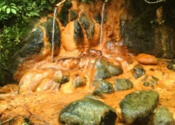 Banyu Kuning, Keajaiban Alam dengan Endapan Emas di Lereng Gunung Pandan