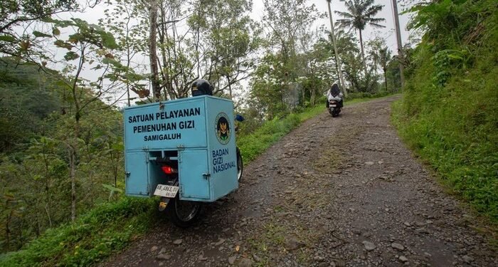 Menembus Kabut dan Terjalnya Menoreh Demi Makanan Bergizi Gratis
