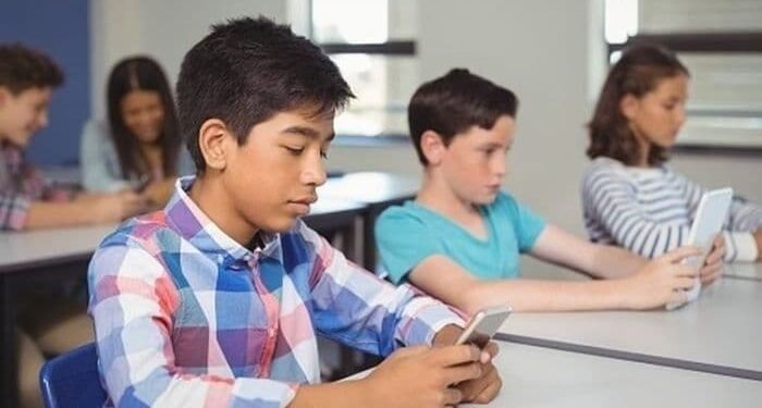 Singapura Terapkan Larangan Total Penggunaan Ponsel dan Smartwatch di Sekolah Mulai 2026