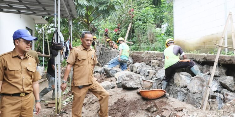 Respons Cepat DPUPR Kabupaten Serang Bangun Kembali TPT Kantor Kecamatan Ciomas