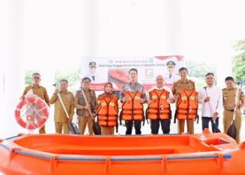 Bupati Serang Terima Bantuan 5 Rescue Boat untuk Perkuat Siaga Banjir