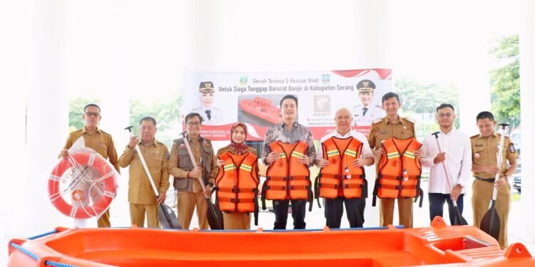 Bupati Serang Terima Bantuan 5 Rescue Boat untuk Perkuat Siaga Banjir