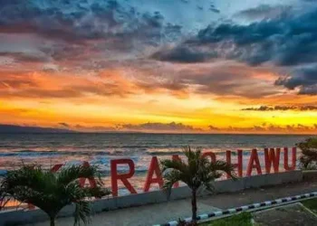 Awal 2026 di Teluk Palabuhanratu Lebih Lengang, Wisatawan Nikmati Pantai dengan Nyaman