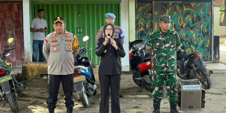 Dukung Program Presiden Prabowo, Polri–TNI dan Pemkab Way Kanan Gelar Kurve Bersihkan Pasar Km 02