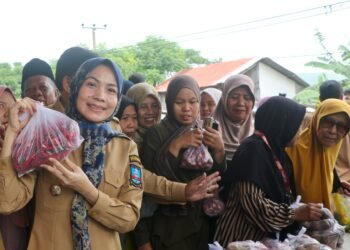 Ratusan Warga Bojonegara Padati Bazar Ramadhan Pemkab Serang, Harga Sembako di Bawah Pasaran