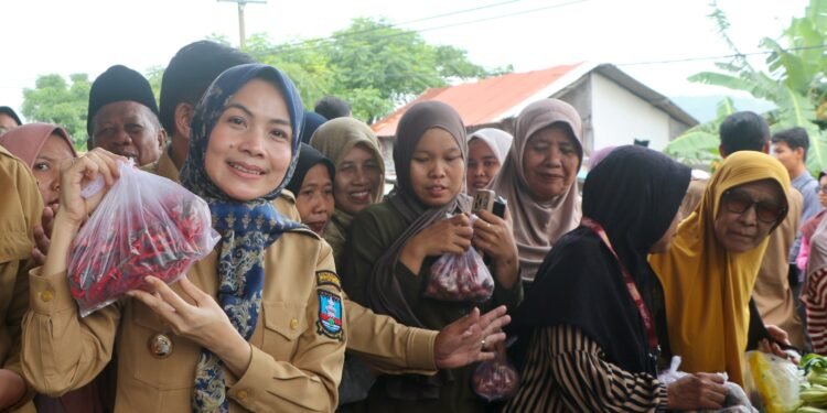 Ratusan Warga Bojonegara Padati Bazar Ramadhan Pemkab Serang, Harga Sembako di Bawah Pasaran