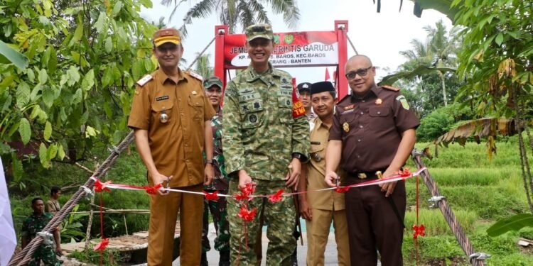 TNI AD Resmikan Jembatan Garuda di Kampung Mayak Baros, Permudah Akses Warga ke Pasar